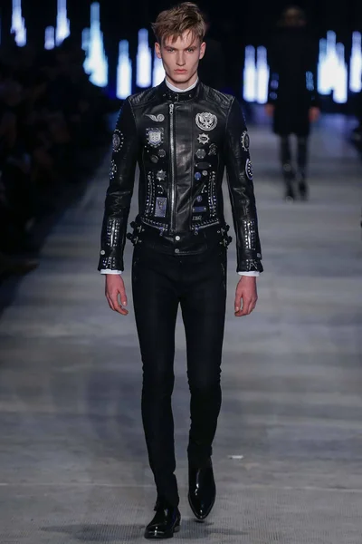 Look 3